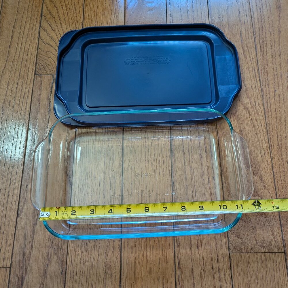 Pyrex Basics Navy 11" x 7.5" Baking Dish with Lid